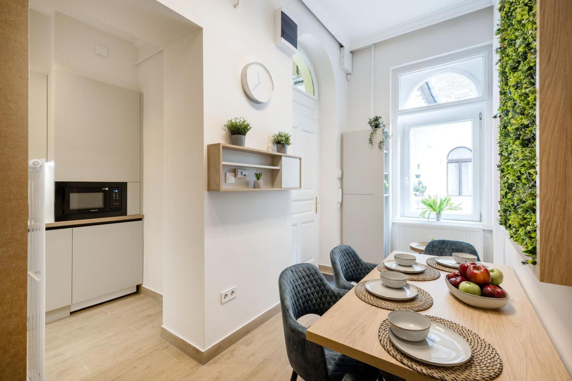 Sleek Downtown Living Apartment Будапеща Екстериор снимка